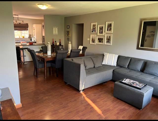 4 BEDROOM TOWNHOUSE FOR SALE IN SUNDOWNER